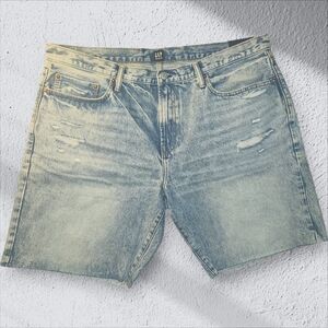 Gap Men's Shorts Distressed Light-wash Denim  Size 42 NWT